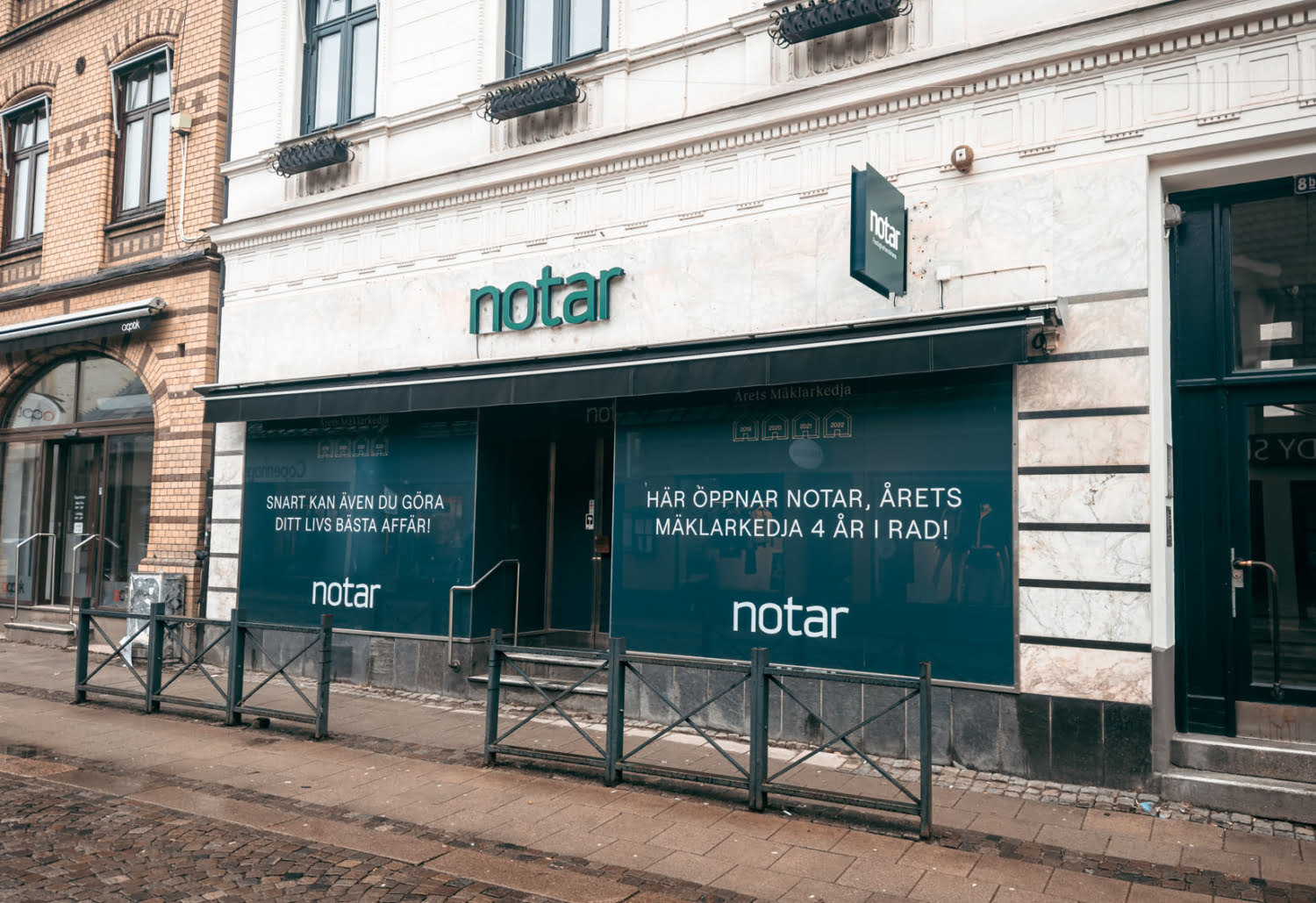 Skyltning av Notars mäklarkontor i Lund